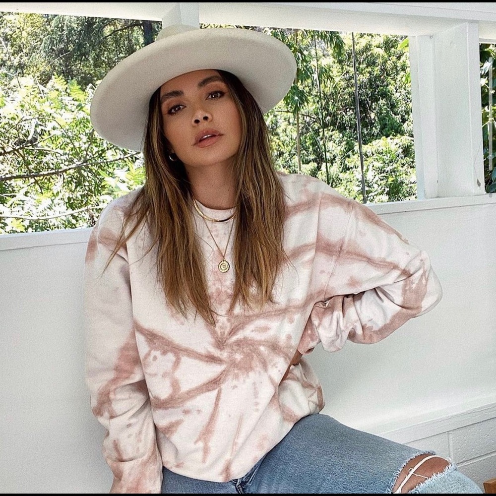 Tie dye sweater nude color